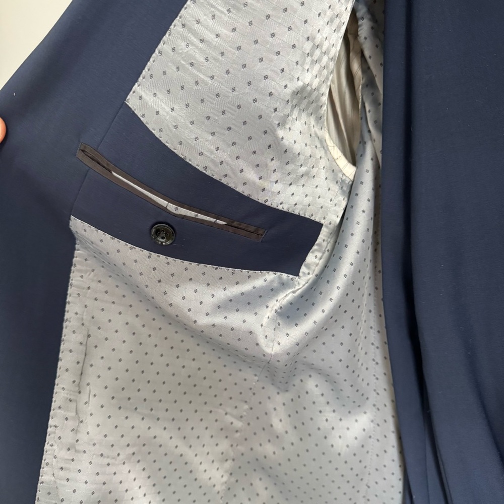 Express men’s navy 2 piece suit - Picture 4 of 8